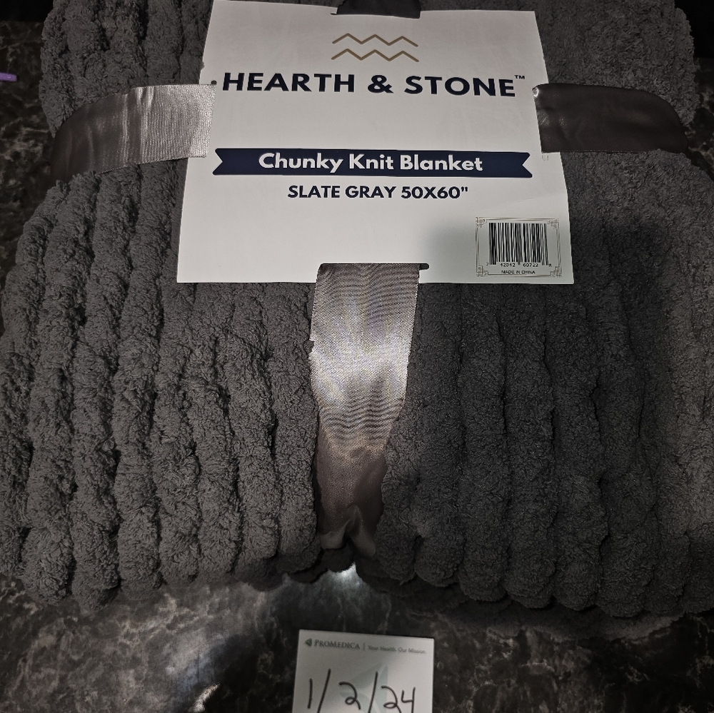 Hearth & Stone Chunky Knit Blanket